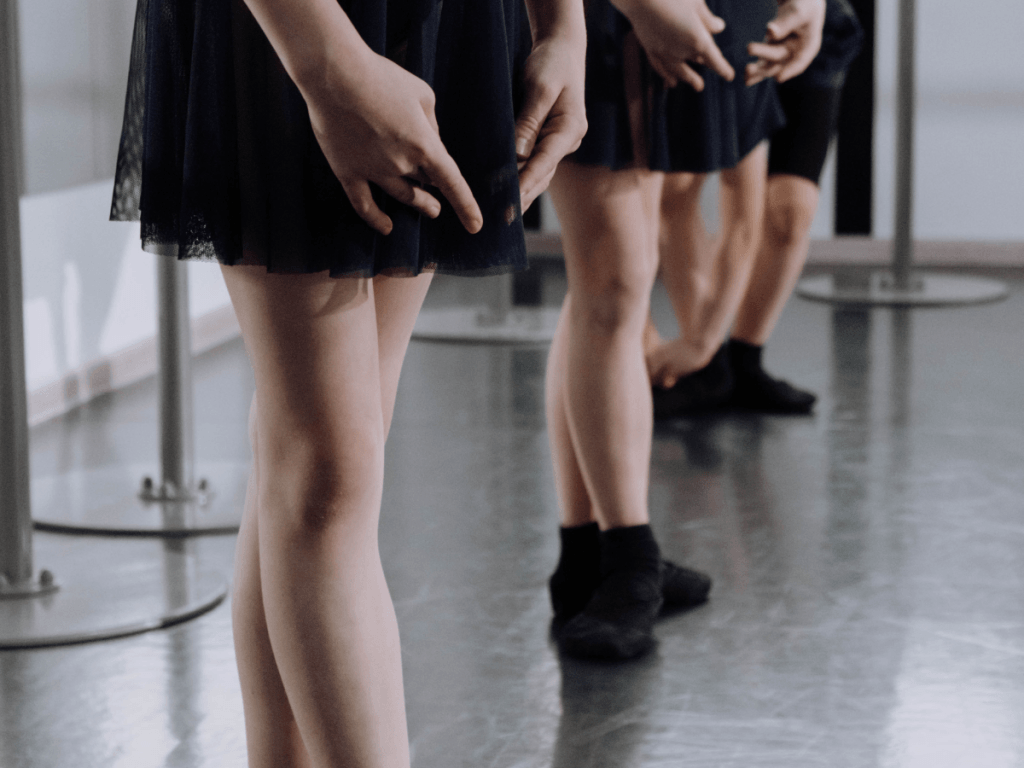dzieci na zajęciach z baletu