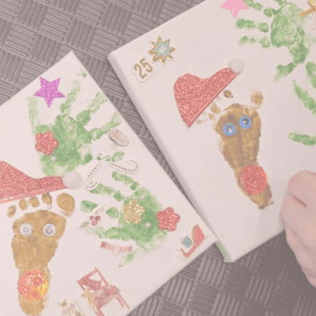 praca plastyczna podczas zajęć dla niemowląt w Warsztatkowie